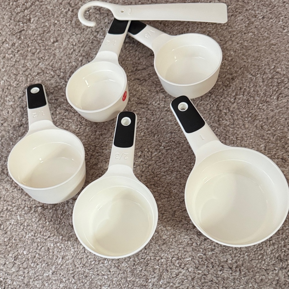 OXO White Measuring Cups Set with Color-Coded Fraction Labels - Picture 4 of 5
